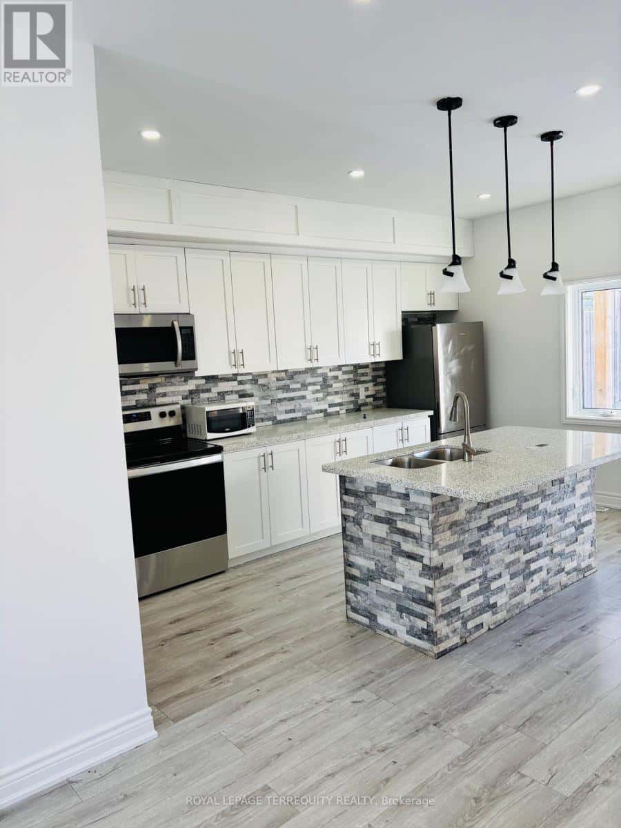 308 NASSAU STREET — Oshawa (Vanier), Ontario - Photo 4 of 17