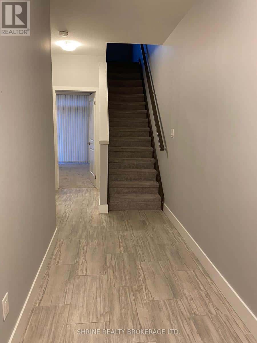 London South (South U) — London South (South U) - Photo 2 of 16