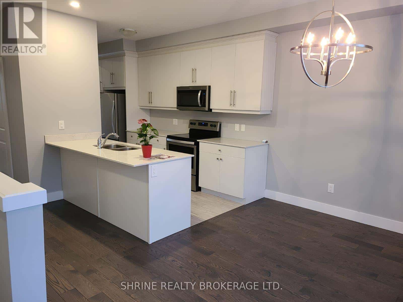 London South (South U) — London South (South U) - Photo 4 of 16