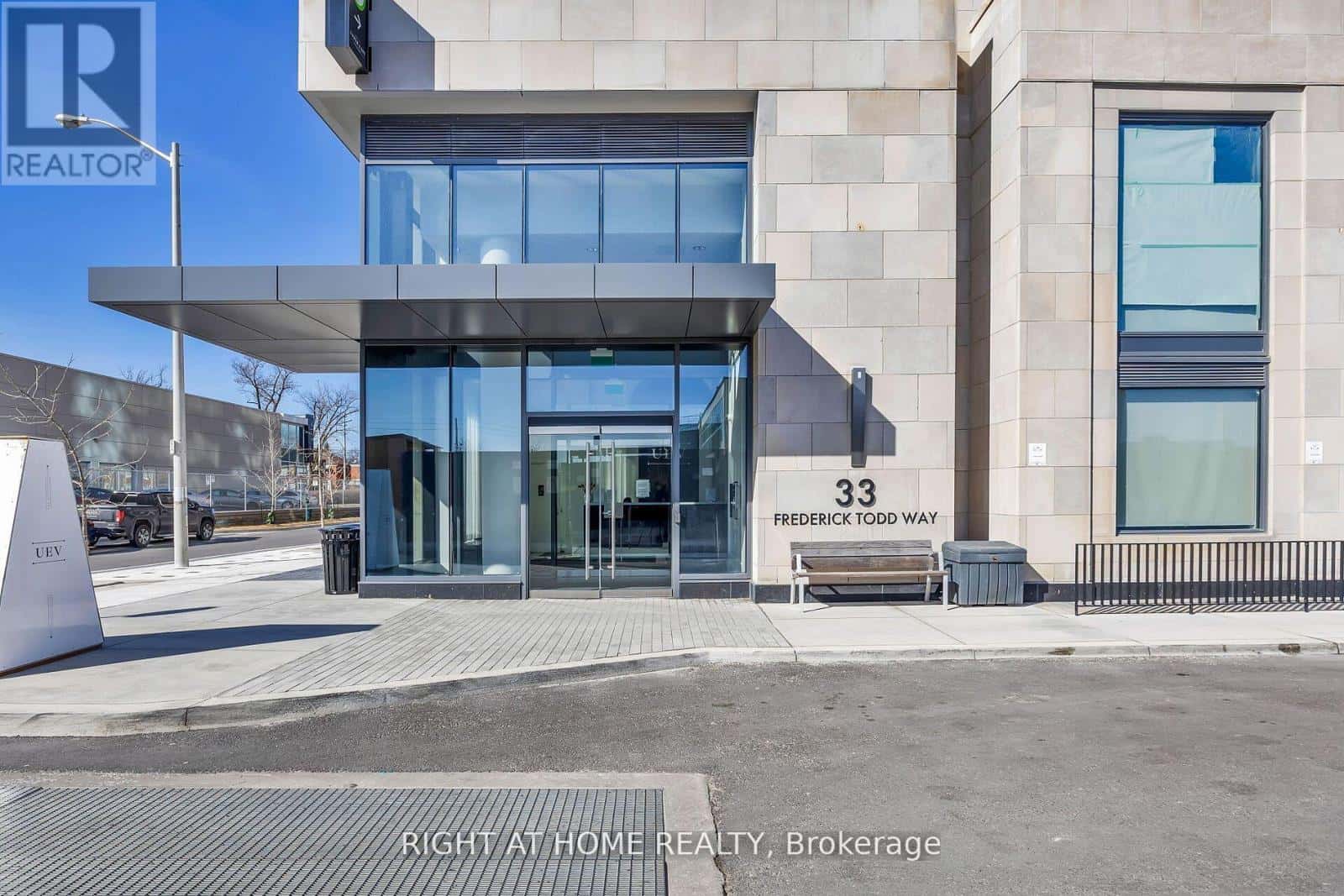 Toronto (Thorncliffe Park) — Toronto (Thorncliffe Park) - Photo 3 of 16