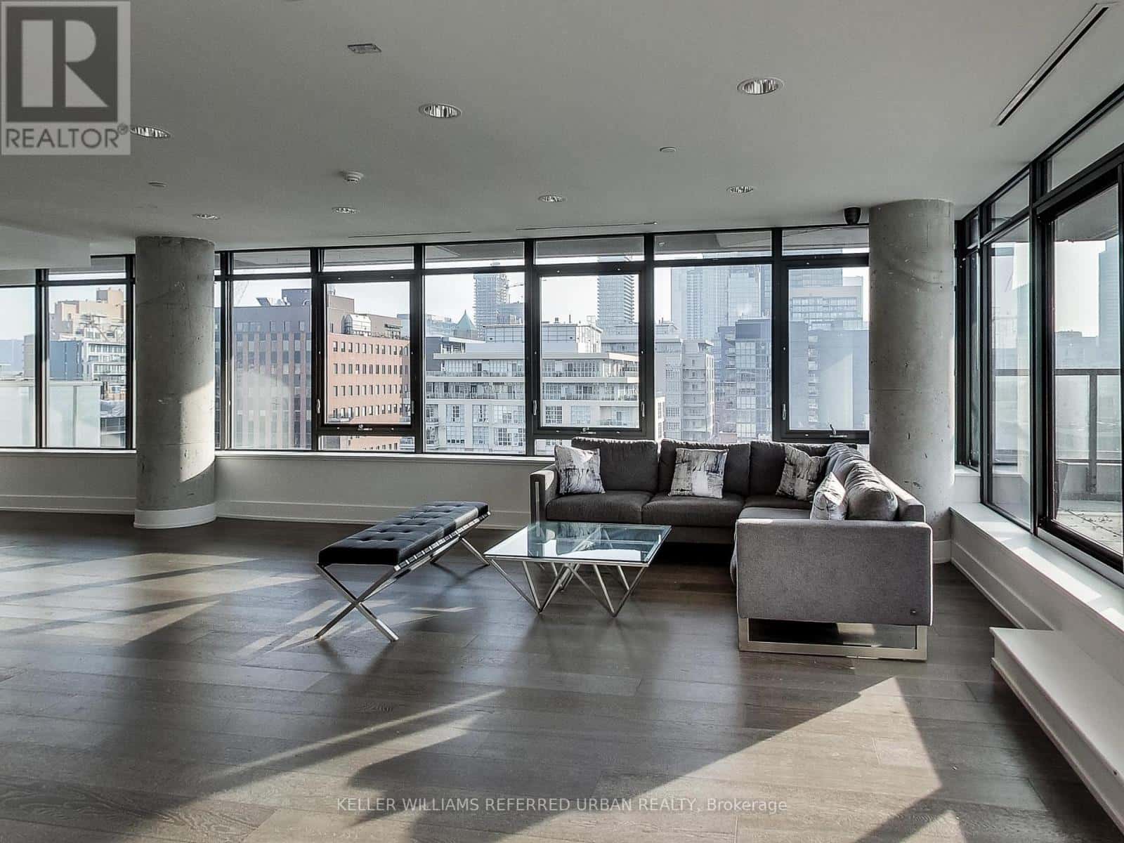 Toronto (Waterfront Communities) — Toronto (Waterfront Communities) - Photo 4 of 21