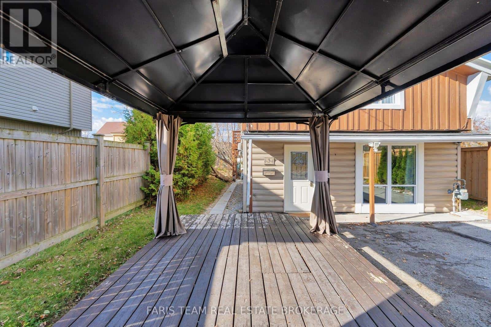 3 COURTLAND STREET — Orillia, Ontario - Photo 4 of 31