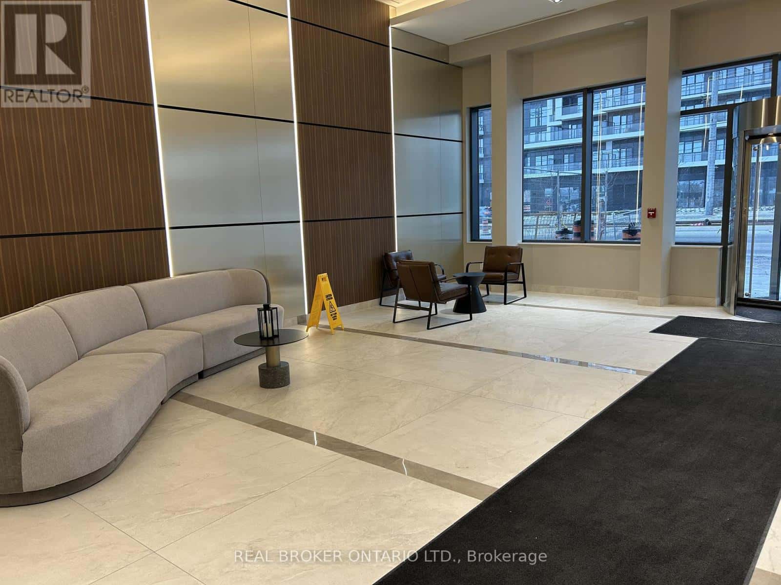 Mississauga (Hurontario) — Mississauga (Hurontario) - Photo 3 of 17