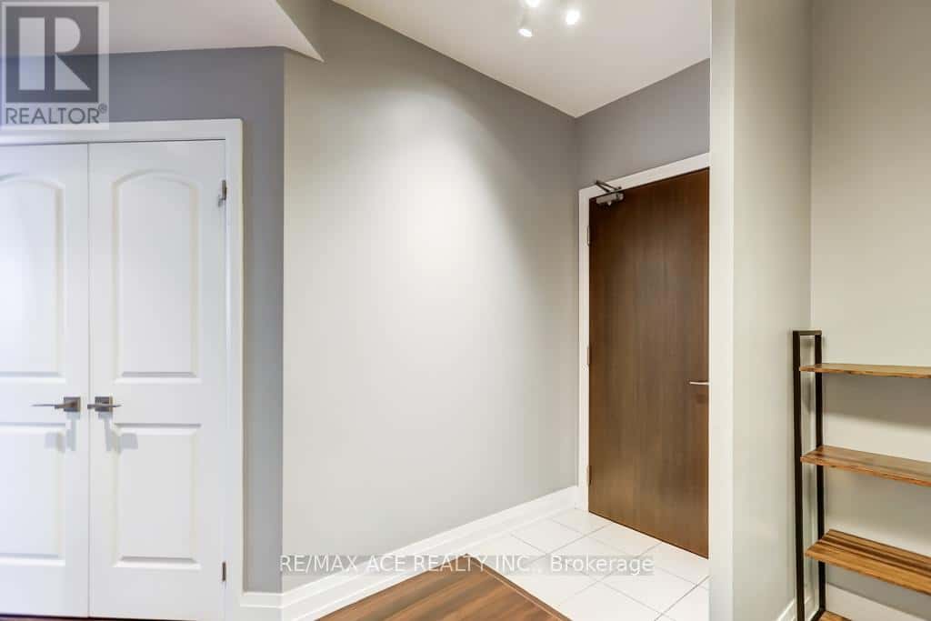 315 - 1060 SHEPPARD AVENUE W — Toronto (York University Heights), Ontario - Photo 4 of 28