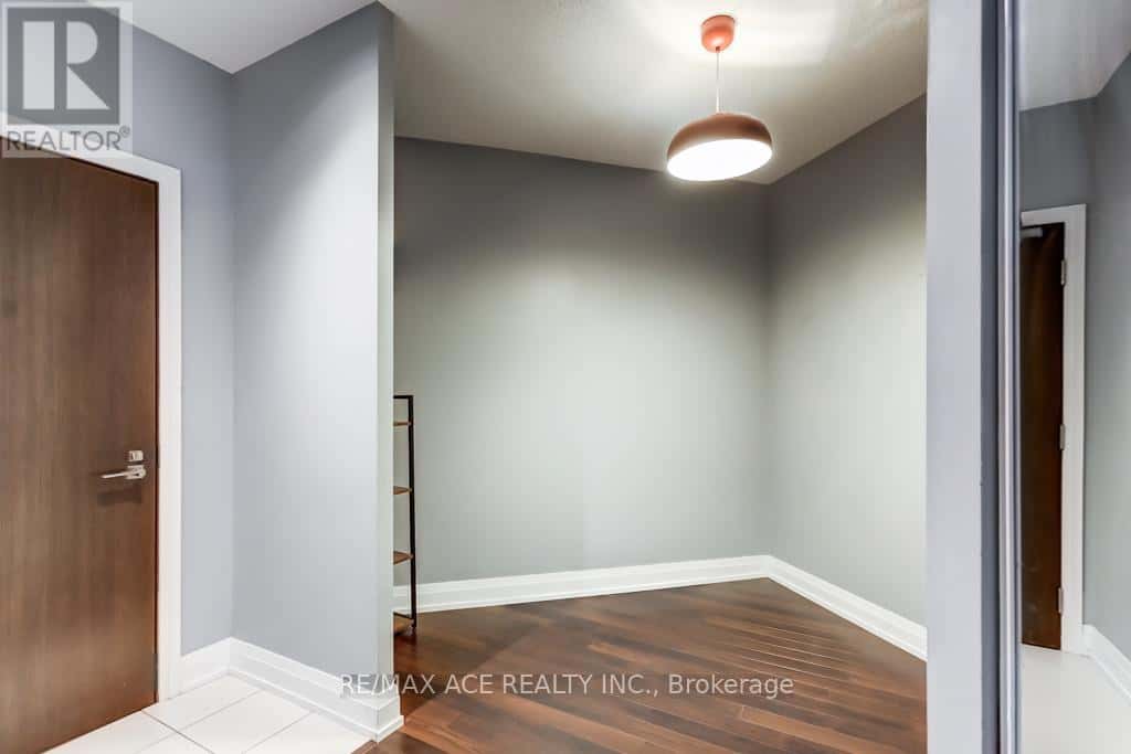 315 - 1060 SHEPPARD AVENUE W — Toronto (York University Heights), Ontario - Photo 5 of 28