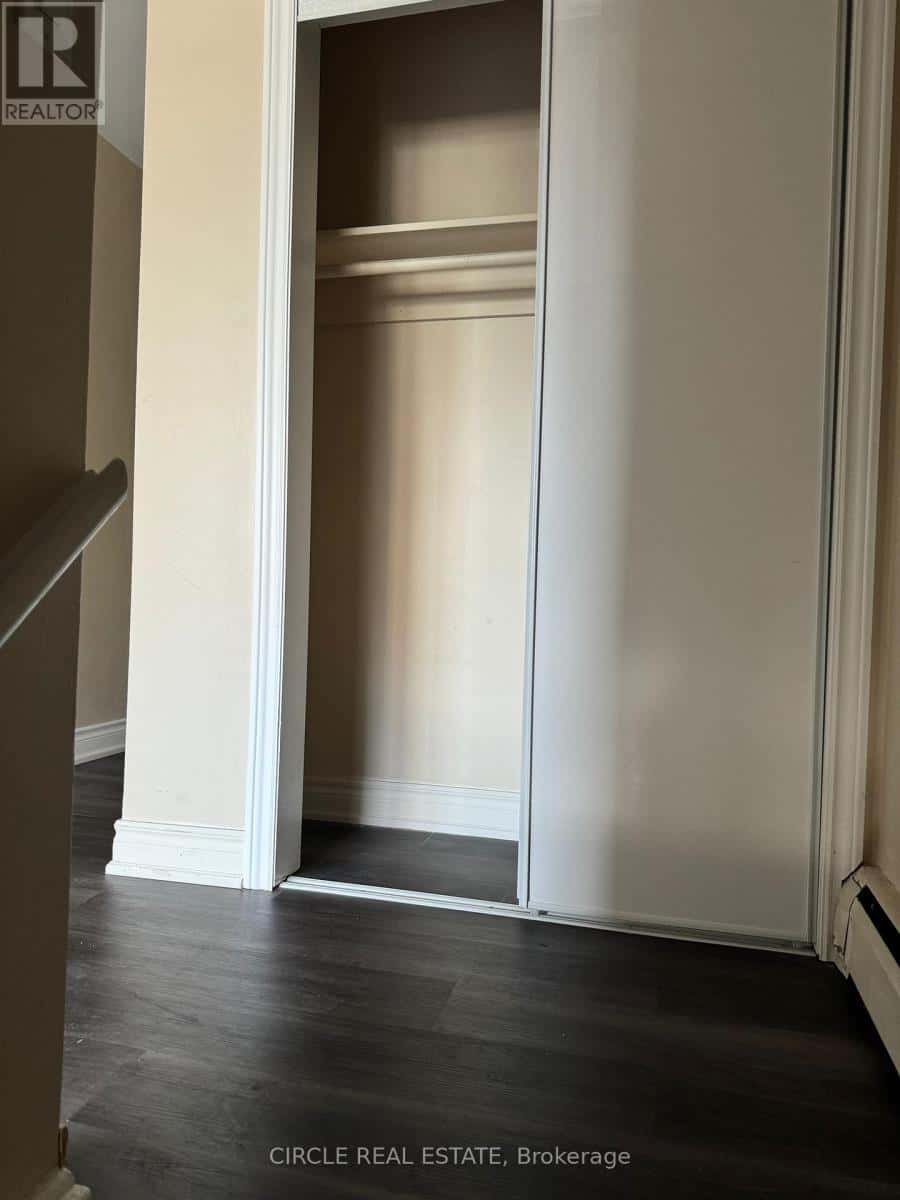 Toronto (Islington-City Centre West) — Toronto (Islington-City Centre West) - Photo 4 of 18