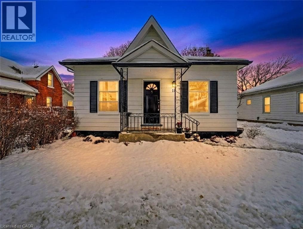 11 WELLS Avenue — Brantford, Ontario - Main photo