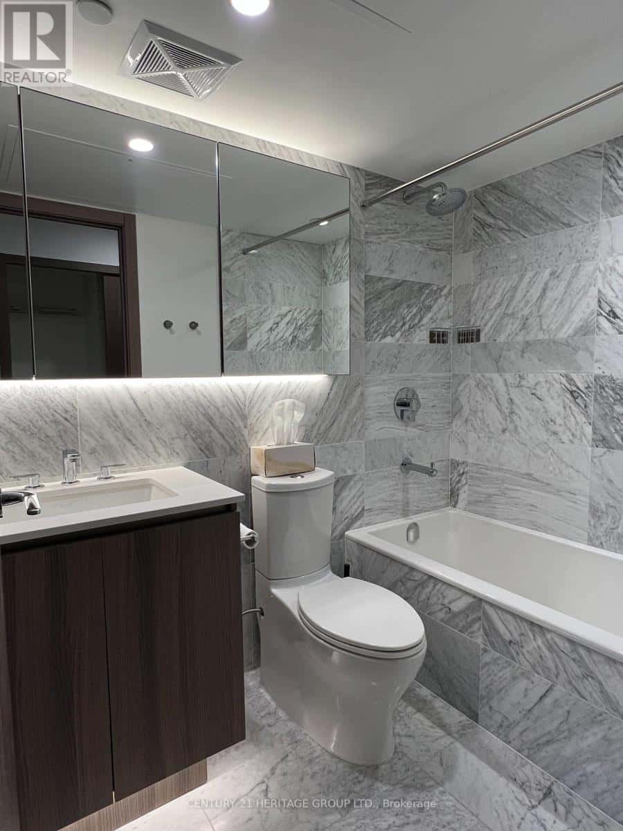 Toronto (Waterfront Communities) — Toronto (Waterfront Communities) - Photo 4 of 20