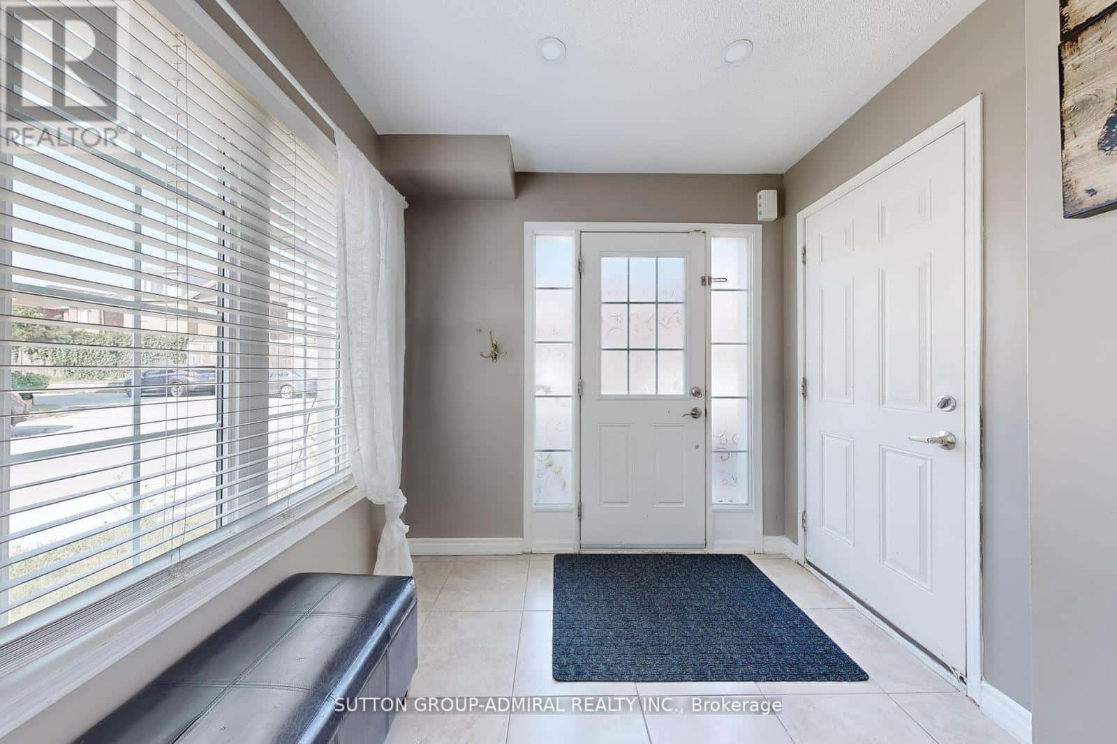 50 JIM BAIRD MEWS — Toronto (Downsview-Roding-CFB), Ontario - Photo 4 of 47