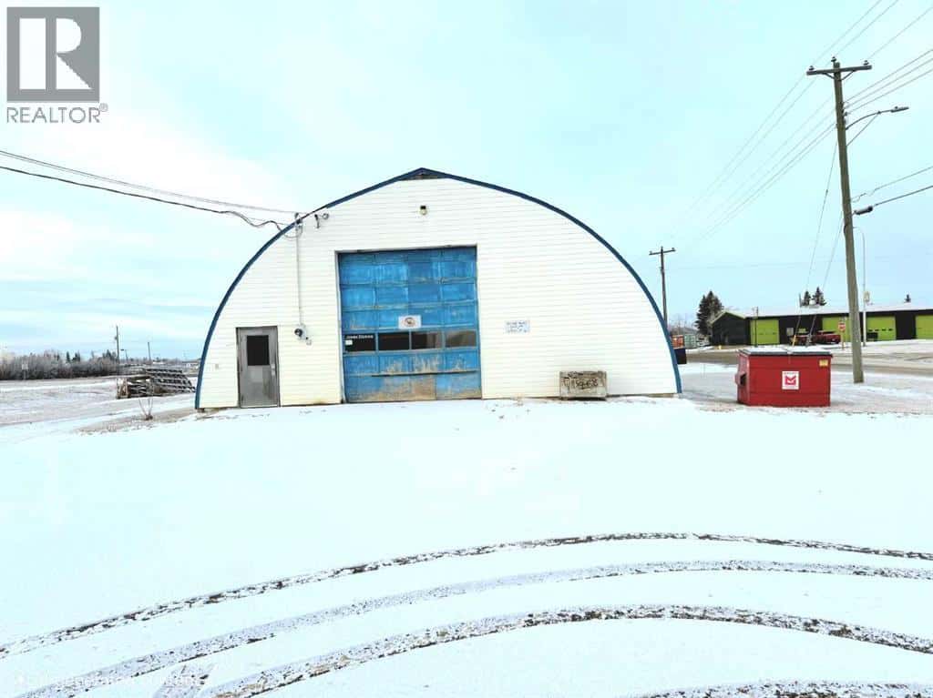 5616 51 — Grimshaw, Alberta - Photo 2 of 8