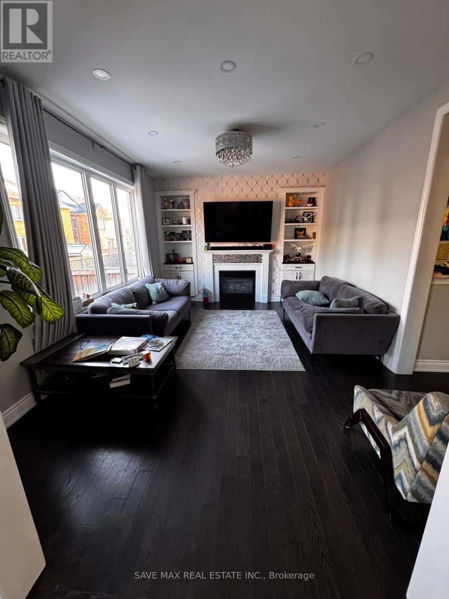 7 LAMPMAN CRESCENT — Brampton (Credit Valley) - Photo 4 of 5