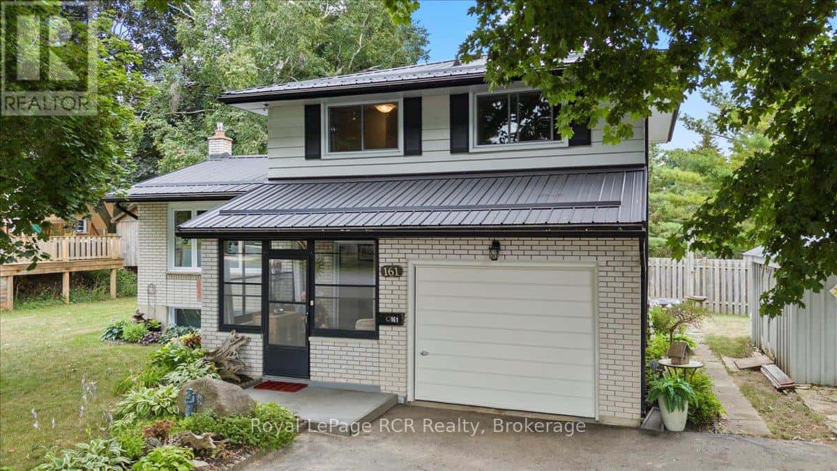 161 6TH STREET — Hanover, Ontario - Photo 4 of 38