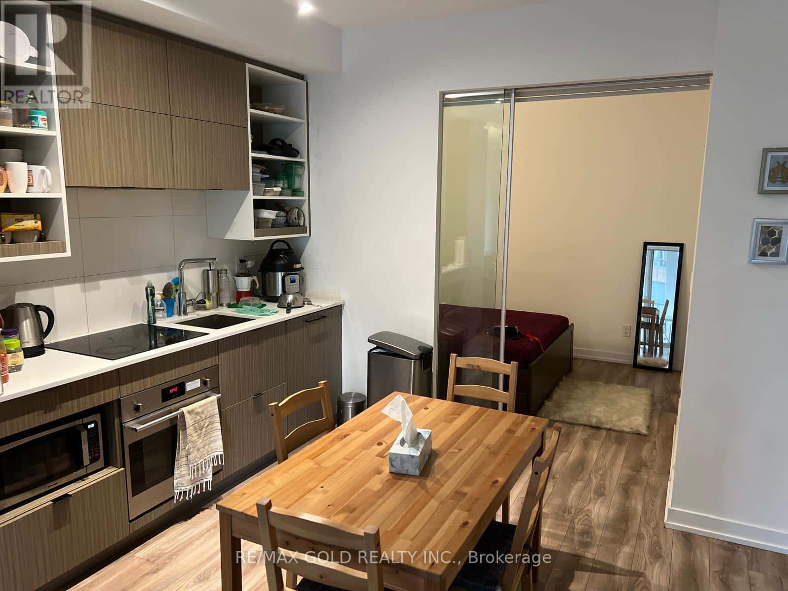 Toronto (Bay Street Corridor) — Toronto (Bay Street Corridor) - Photo 4 of 7