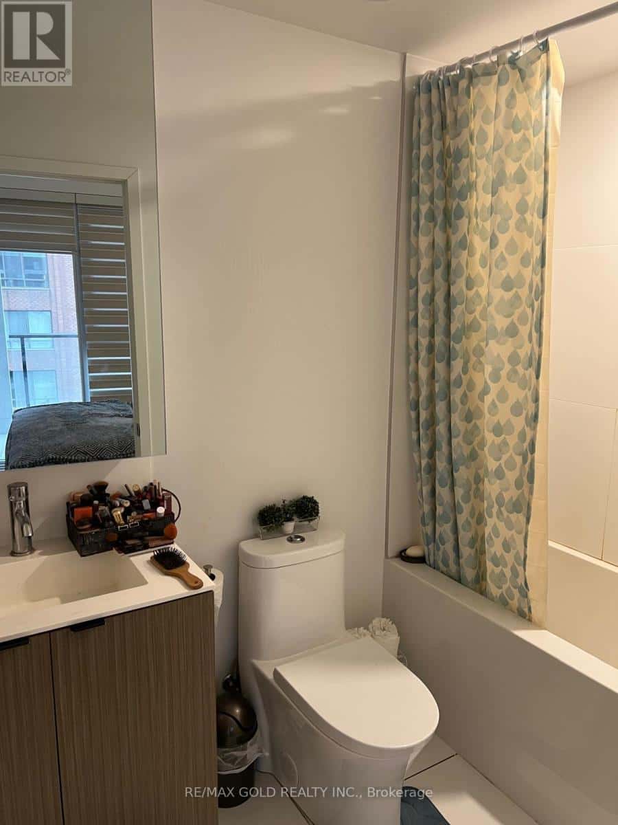 Toronto (Bay Street Corridor) — Toronto (Bay Street Corridor) - Photo 2 of 7