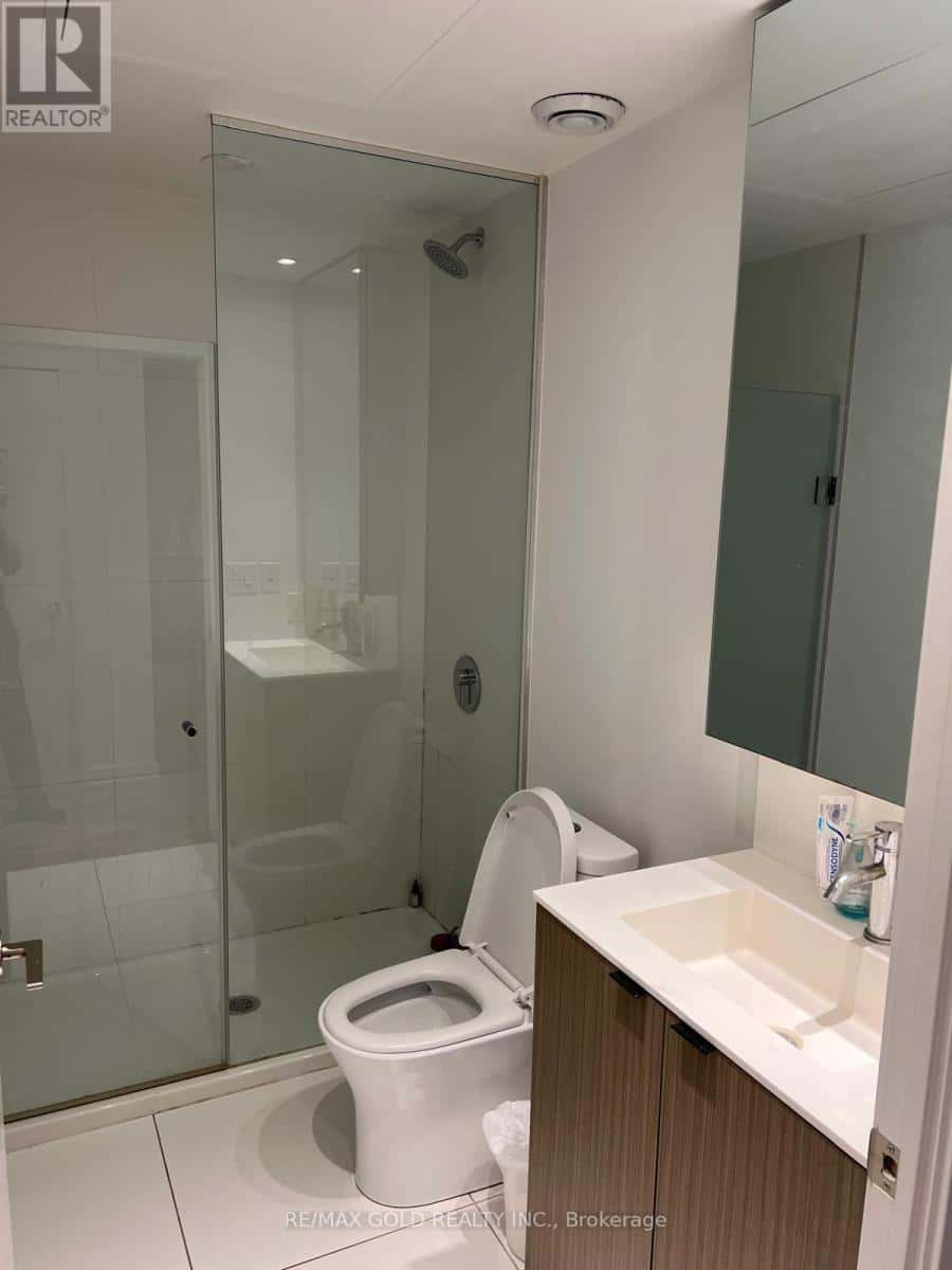 Toronto (Bay Street Corridor) — Toronto (Bay Street Corridor) - Photo 5 of 7