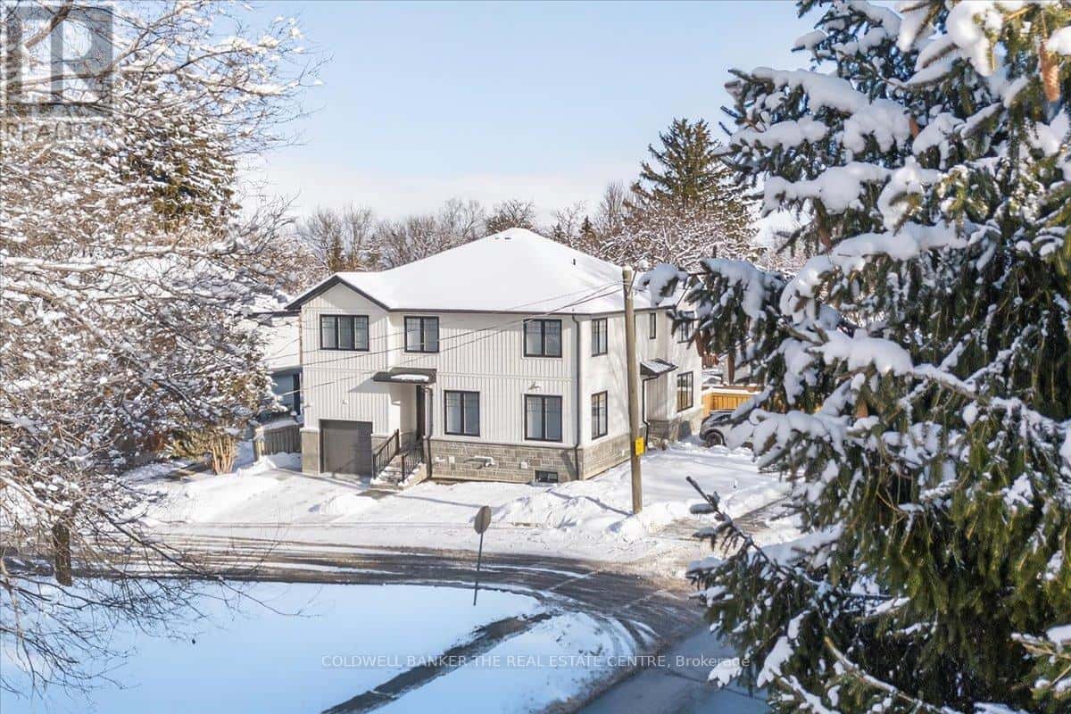 Newmarket (Central Newmarket) — Newmarket (Central Newmarket) - Photo 2 of 50