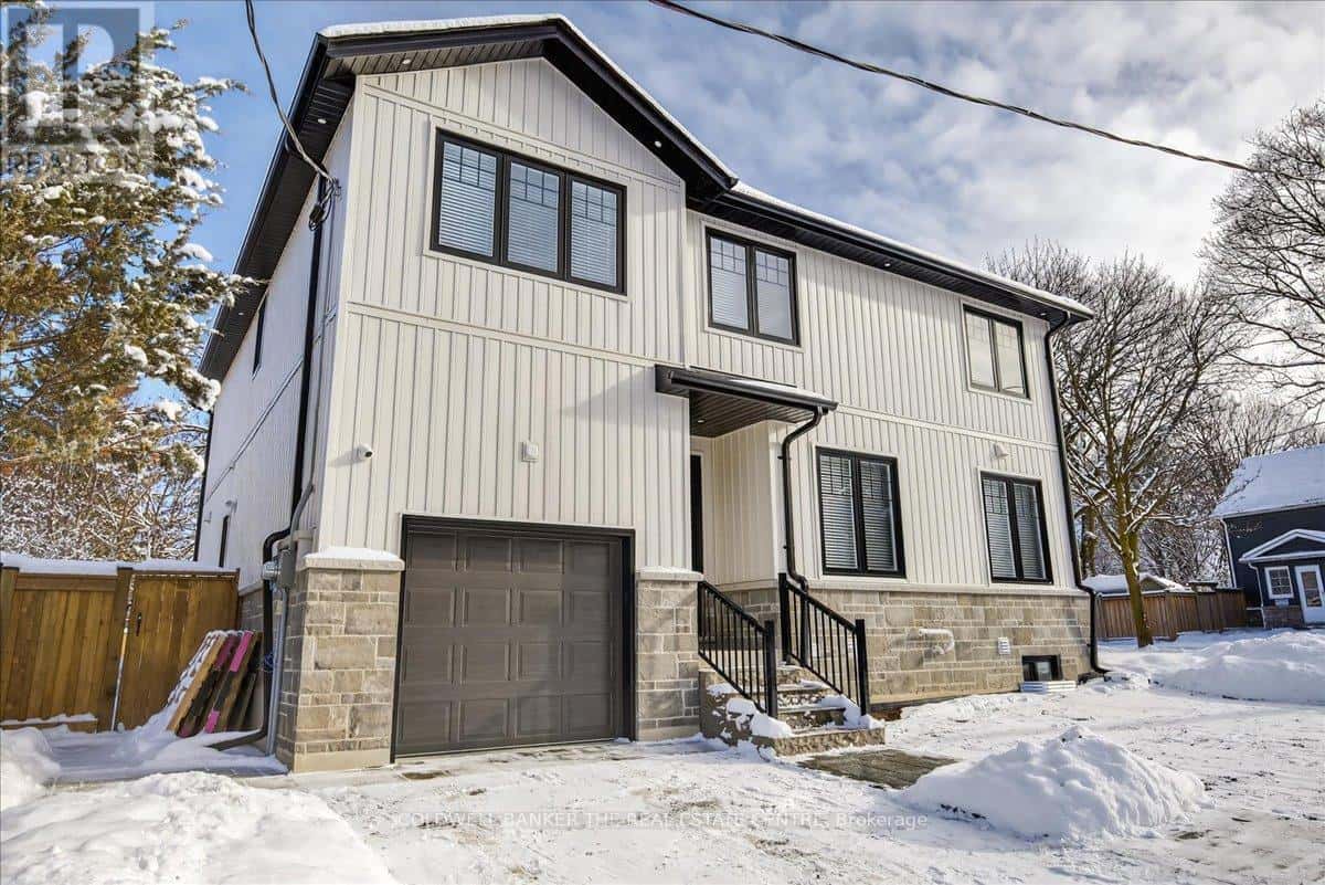 Newmarket (Central Newmarket) — Newmarket (Central Newmarket) - Photo 3 of 50