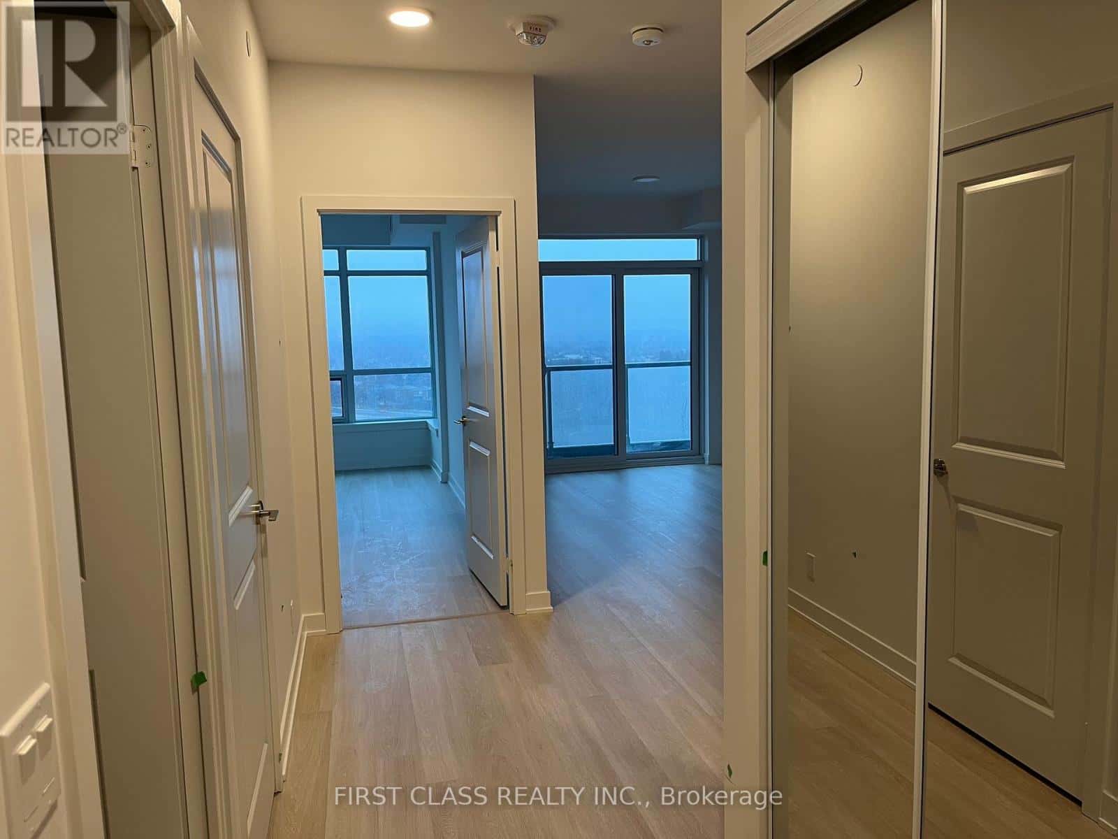 1009 - 50 UPPER MALL WAY — Vaughan (Brownridge) - Photo 2 of 9