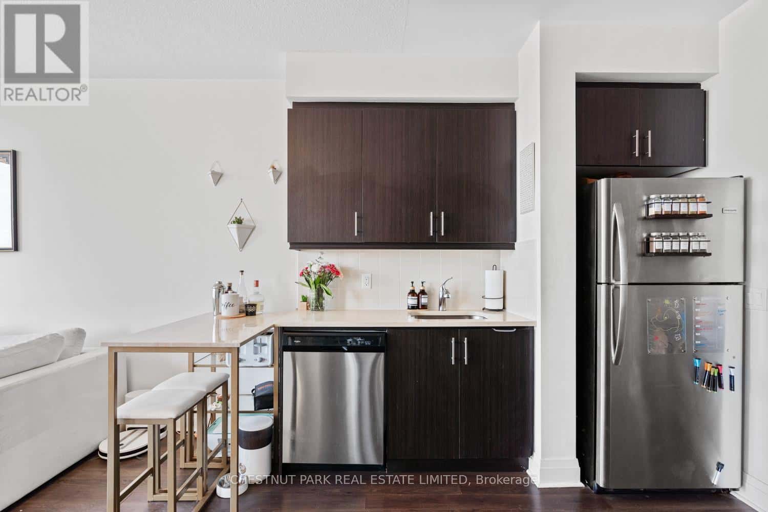 Toronto (Islington-City Centre West) — Toronto (Islington-City Centre West) - Photo 4 of 17