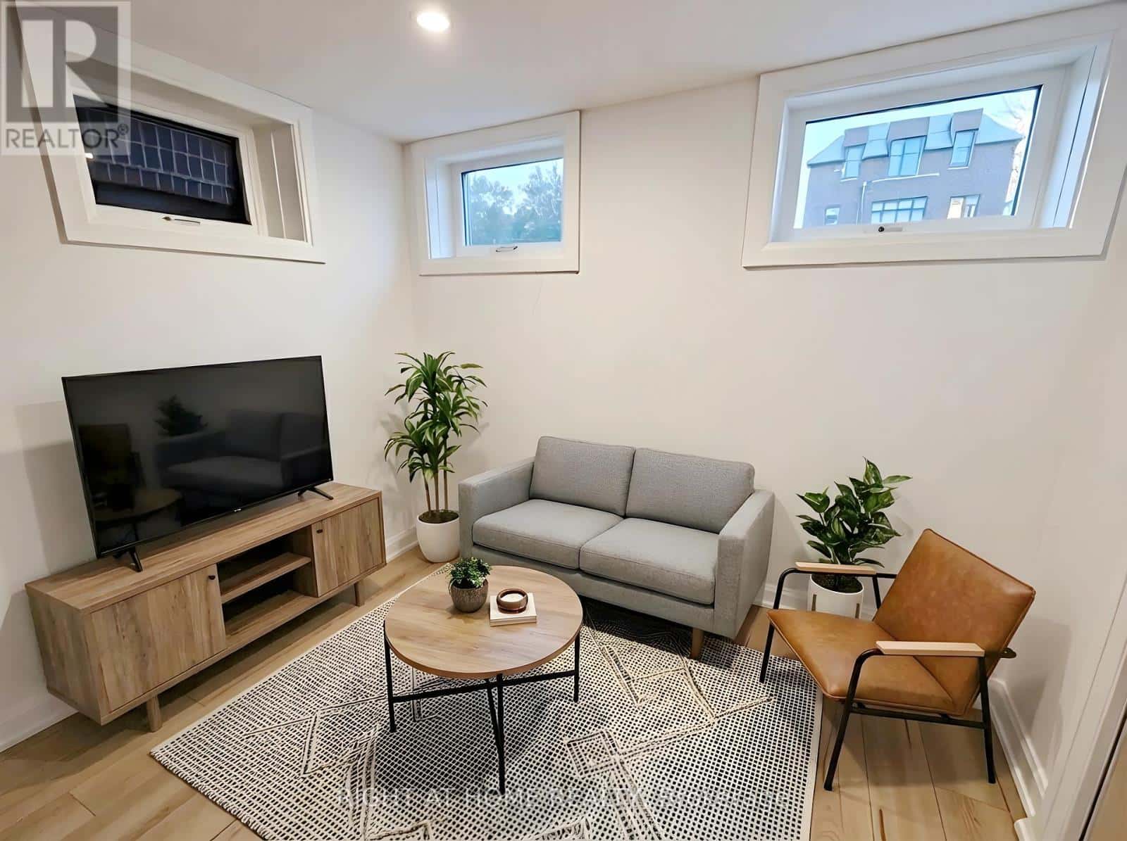 Toronto (Humewood-Cedarvale) — Toronto (Humewood-Cedarvale) - Photo 4 of 12