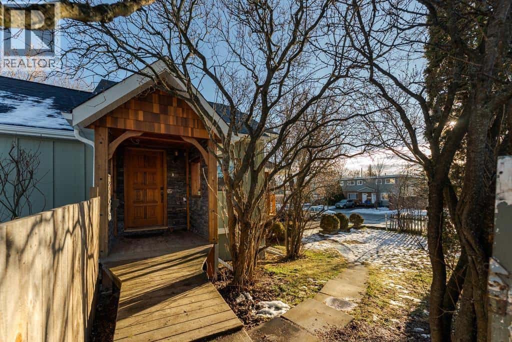 794 WINNIPEG STREET — Prince George, British Columbia - Photo 2 of 38