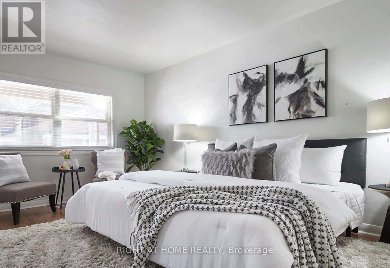 MAIN - 124 AGNES STREET — Oshawa (O'Neill) - Photo 5 of 12