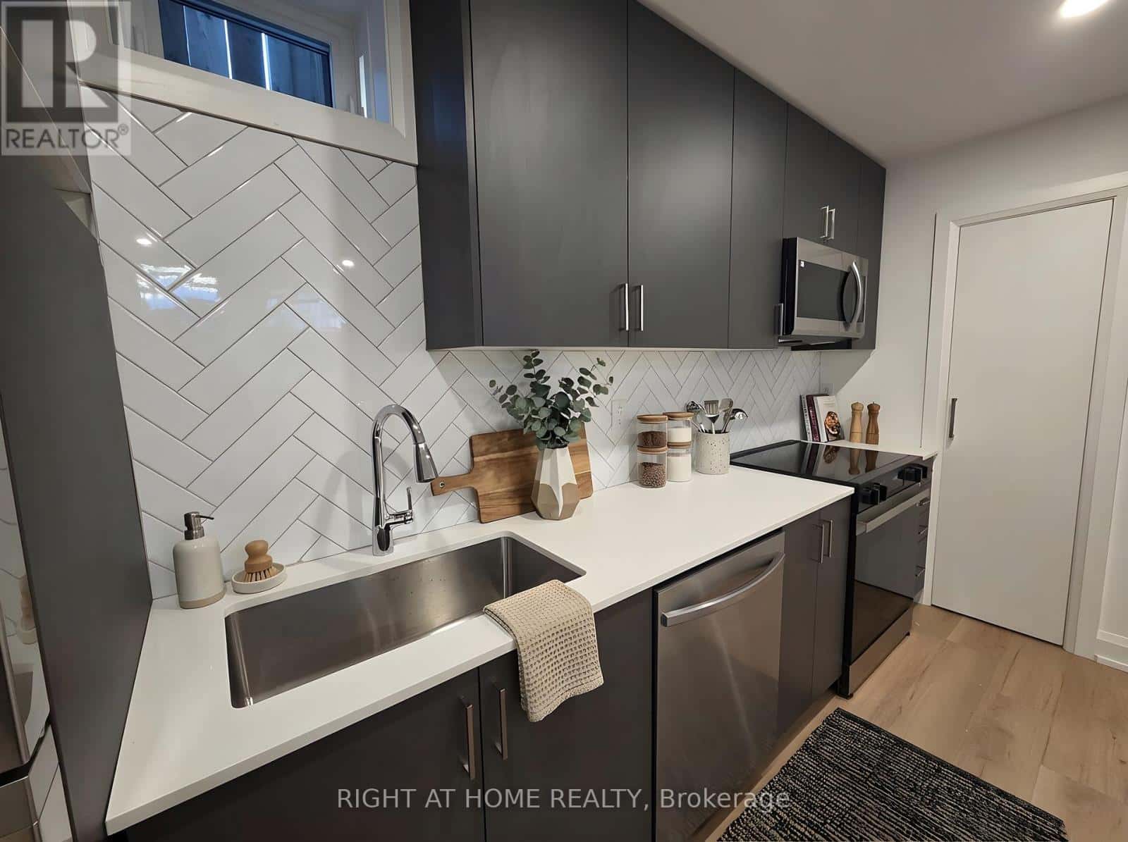 BR - 55 CAMBERWELL ROAD — Toronto (Humewood-Cedarvale) - Photo 5 of 16