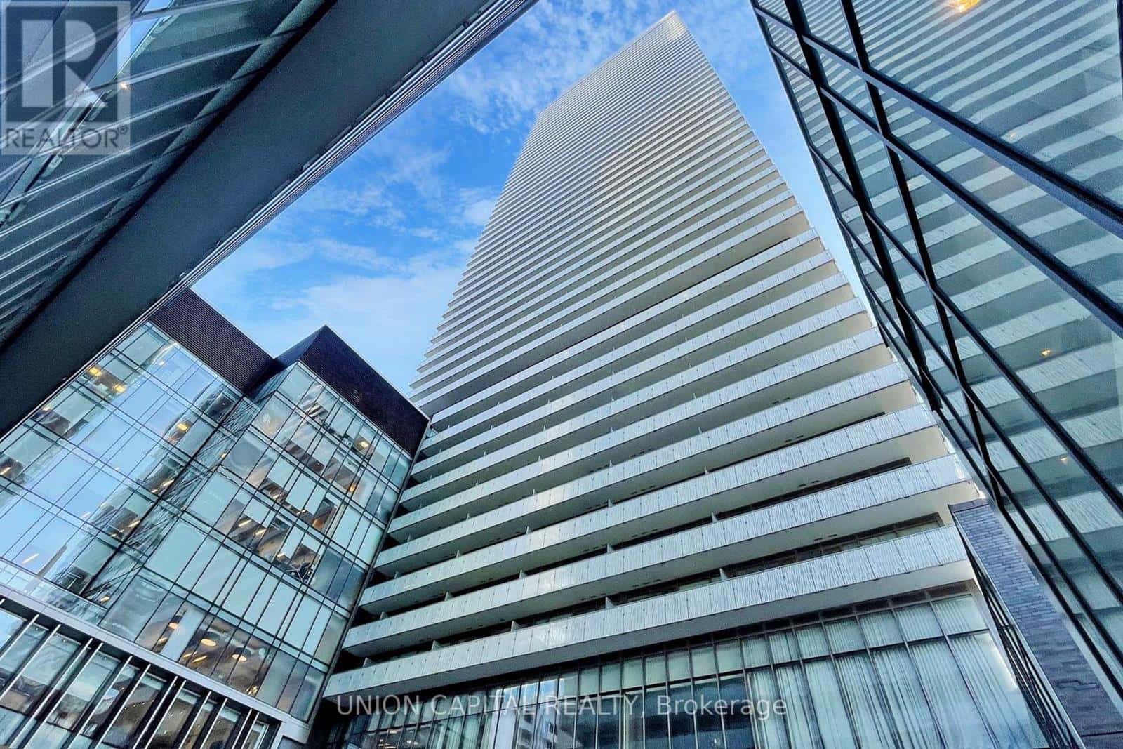 Toronto (Church-Yonge Corridor) — Toronto (Church-Yonge Corridor) - Photo 4 of 21