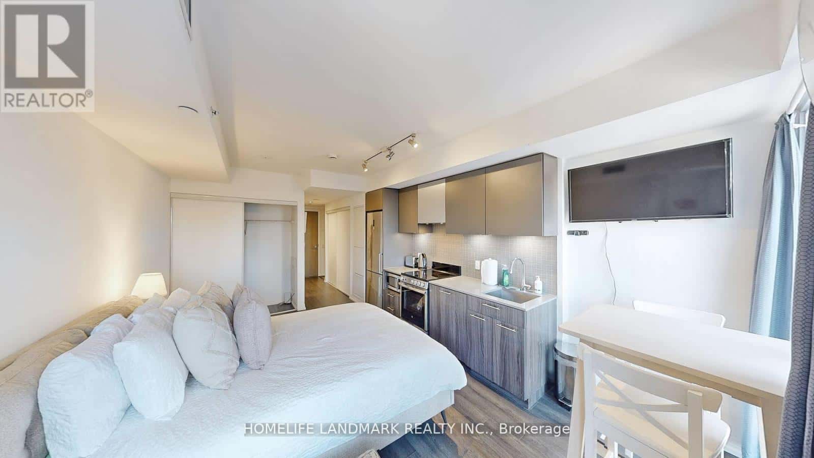 Toronto (Church-Yonge Corridor) — Toronto (Church-Yonge Corridor) - Photo 3 of 10