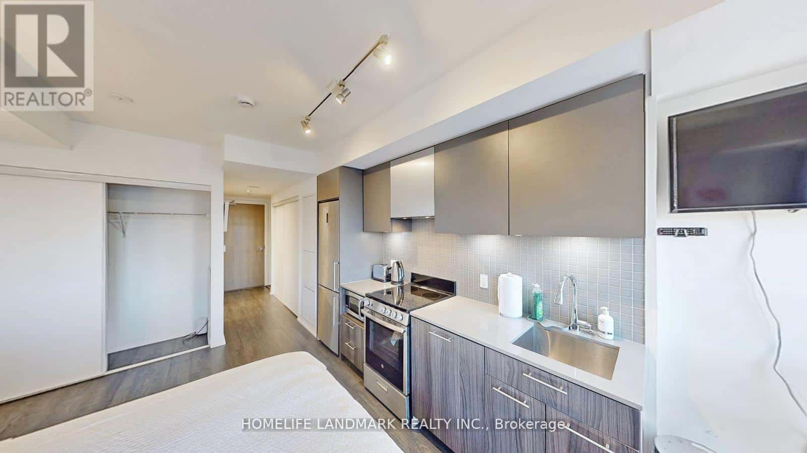 Toronto (Church-Yonge Corridor) — Toronto (Church-Yonge Corridor) - Photo 5 of 10