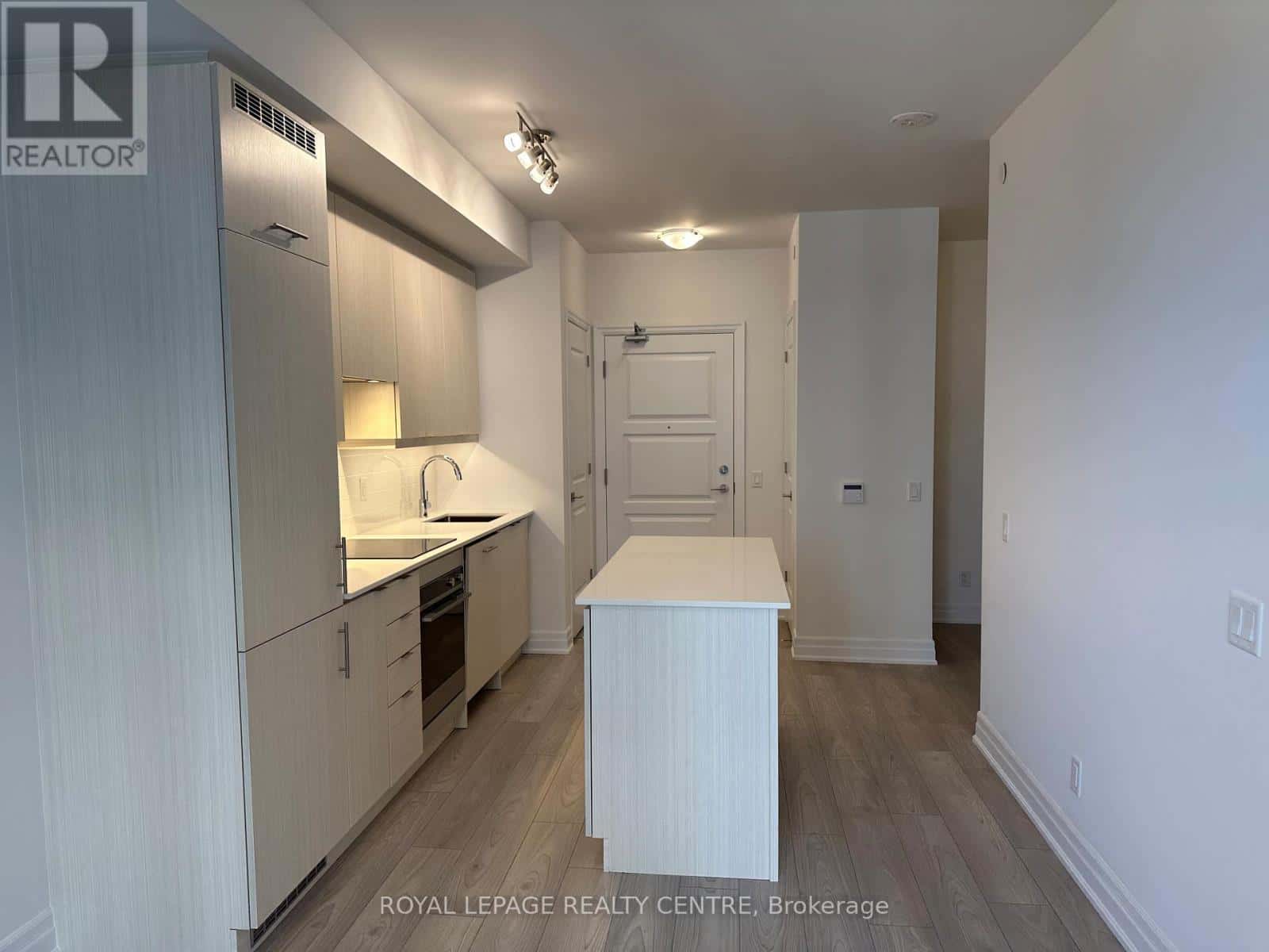 Mississauga (Fairview) — Mississauga (Fairview) - Photo 3 of 19