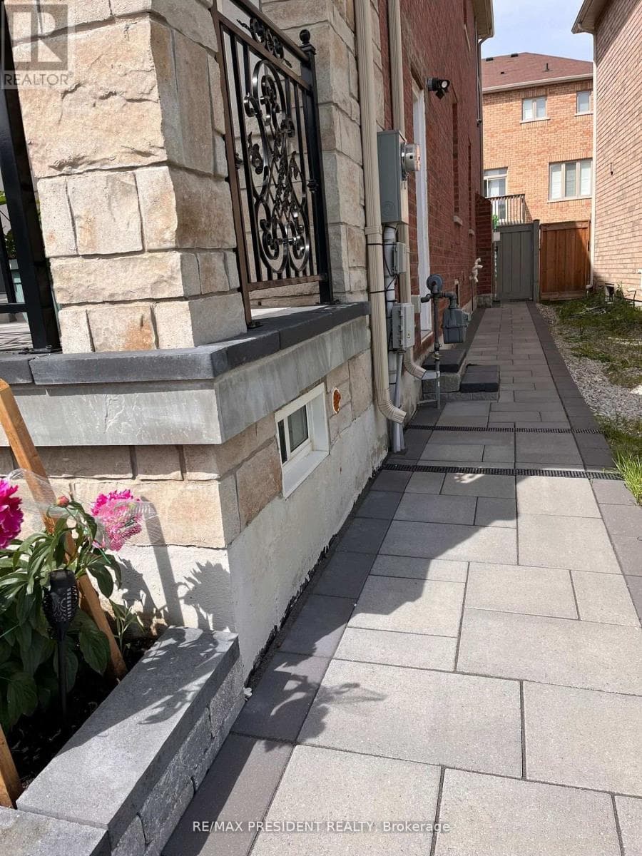 75 THORNBUSH BOULEVARD — Brampton (Northwest Brampton) - Main photo