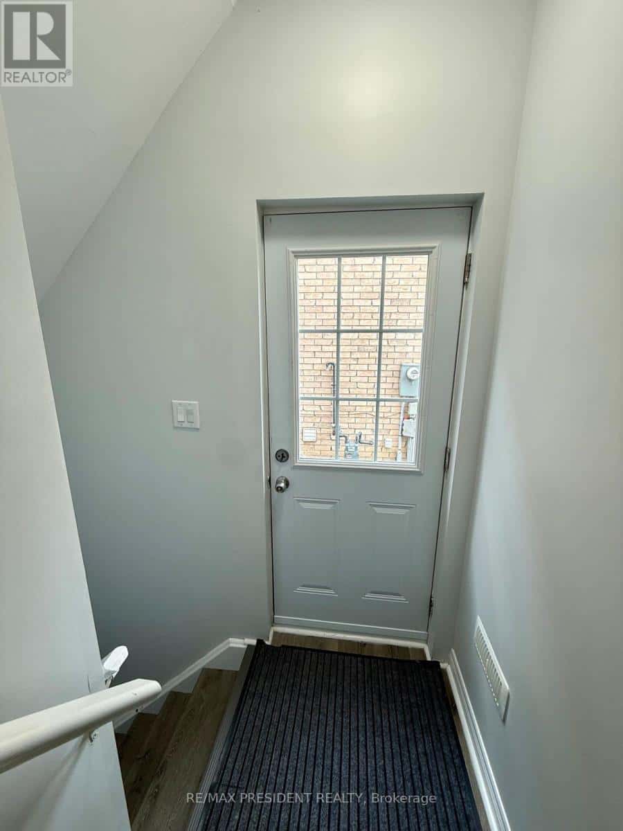 75 THORNBUSH BOULEVARD — Brampton (Northwest Brampton) - Photo 2 of 8