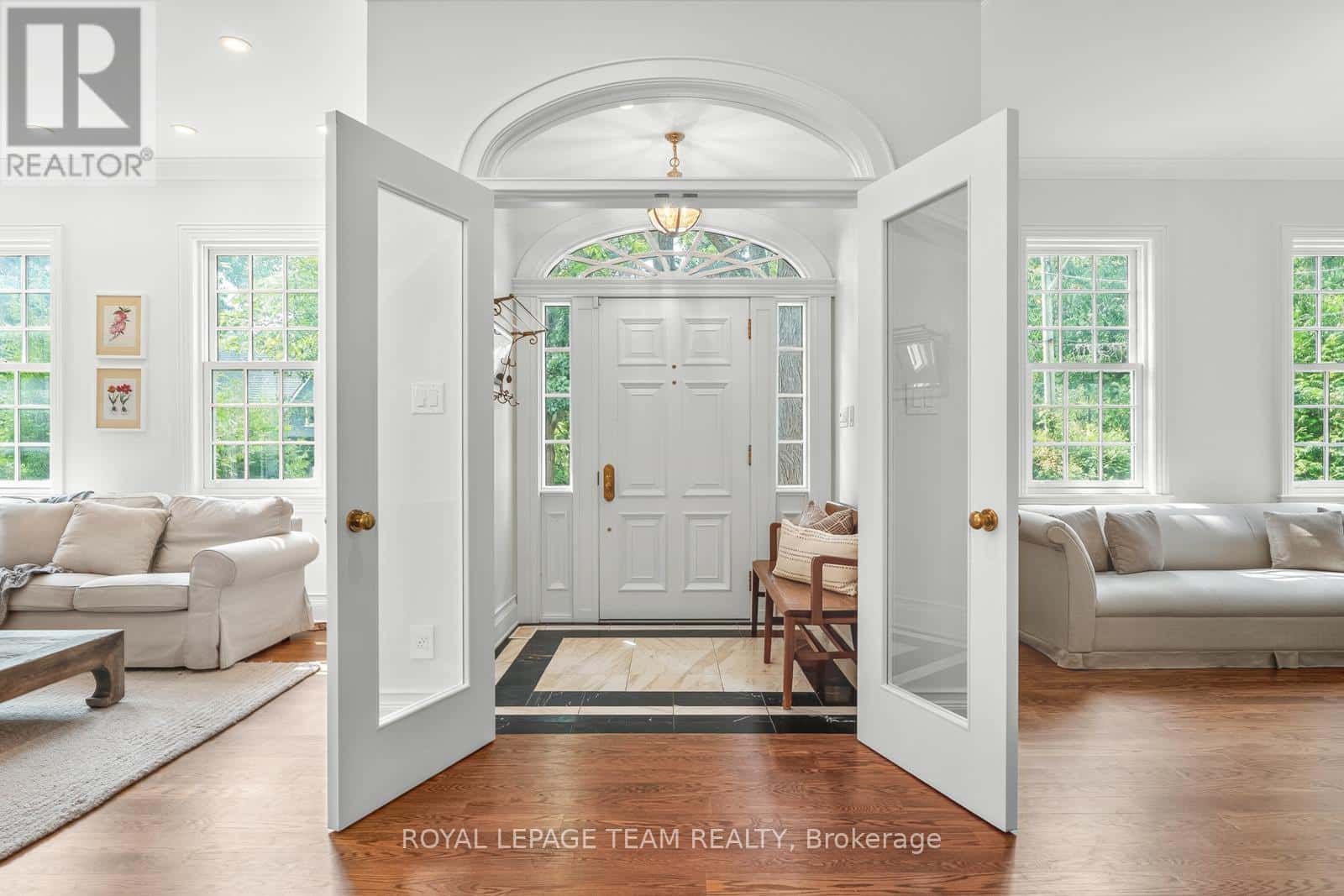 Ottawa — Ottawa - Photo 2 of 32