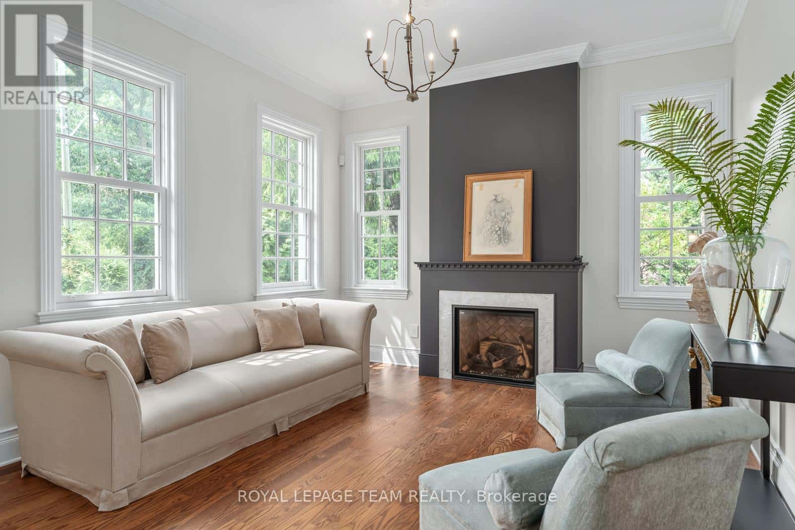 140 HOWICK STREET — Ottawa, Ontario - Photo 3 of 32