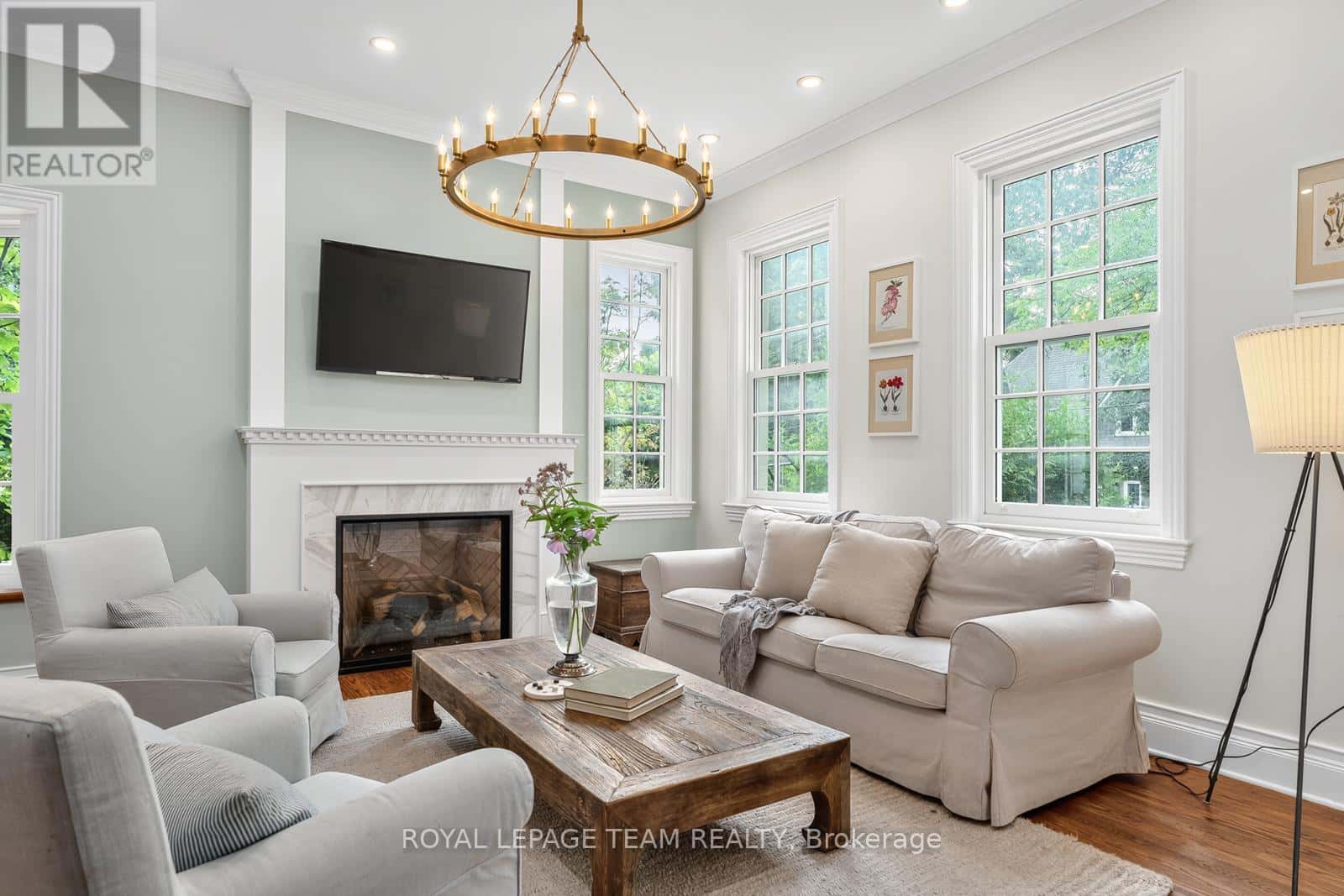 140 HOWICK STREET — Ottawa, Ontario - Photo 4 of 32