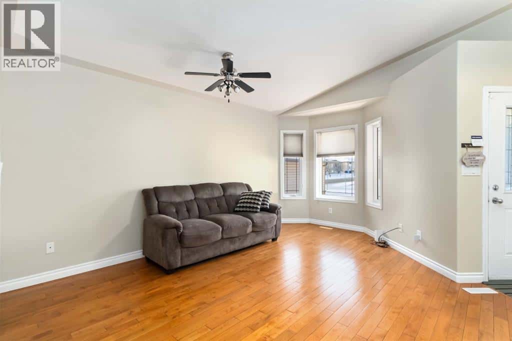 104 Philpott Bay — Fort McMurray - Photo 5 of 36