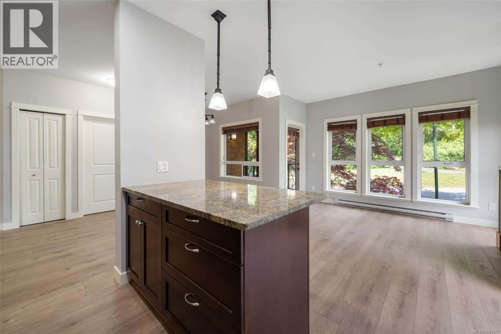 View Royal — View Royal - Photo 5 of 31