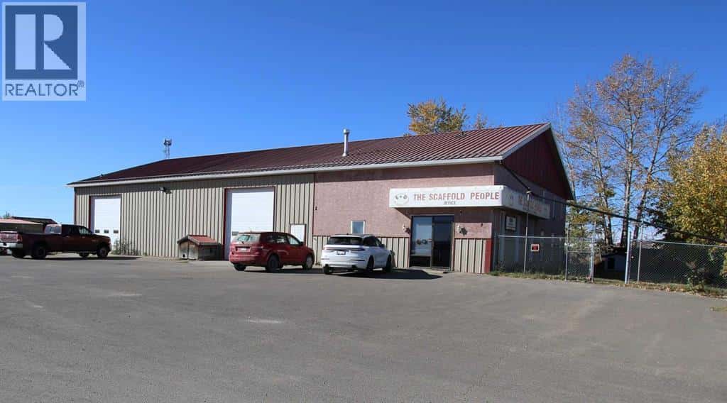 175 Pine Street — Rural Red Deer County, Alberta - Photo 4 of 12