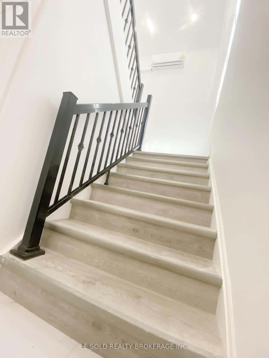 Toronto (Dovercourt-Wallace Emerson-Junction) — Toronto (Dovercourt-Wallace Emerson-Junction) - Photo 4 of 11