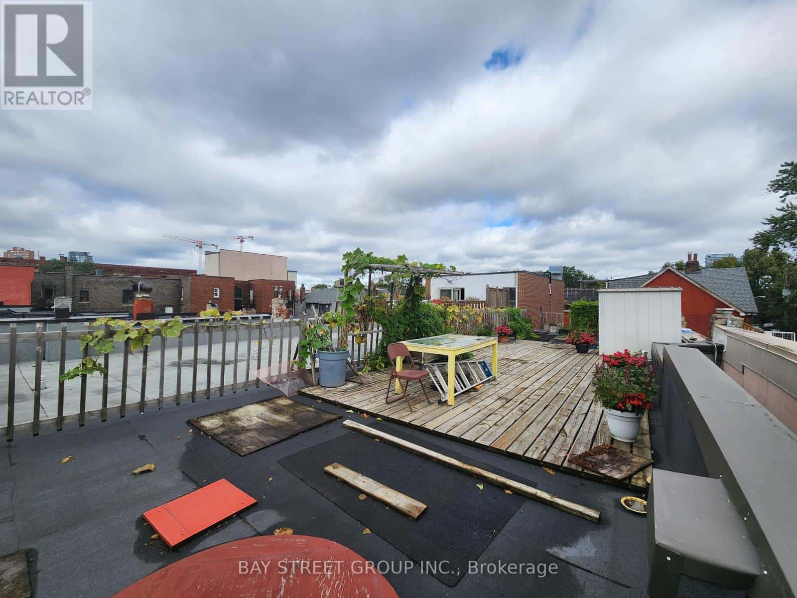 1266 BLOOR STREET W — Toronto (Dovercourt-Wallace Emerson-Junction) - Photo 5 of 9