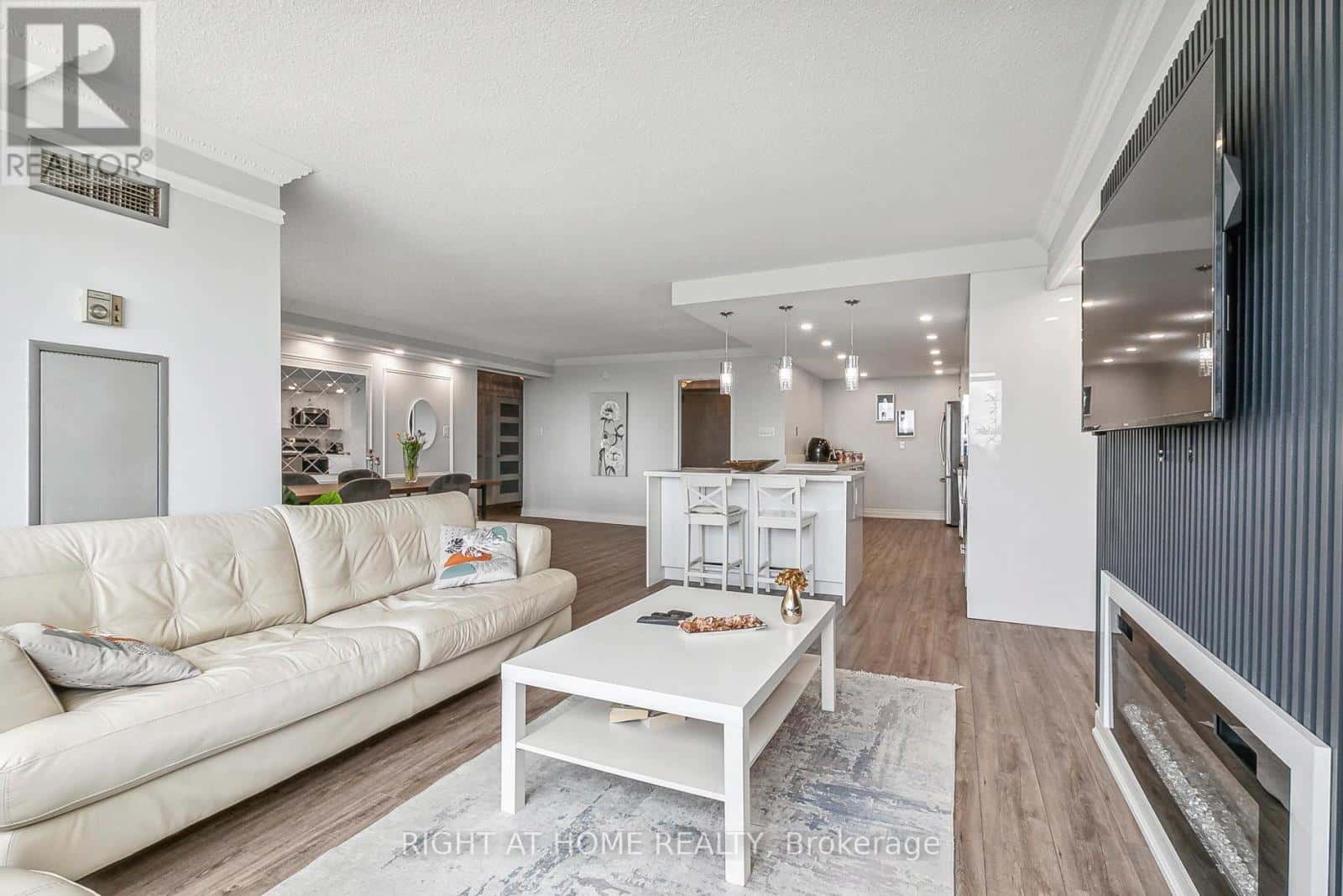 Toronto (Hillcrest Village) — Toronto (Hillcrest Village) - Photo 3 of 31