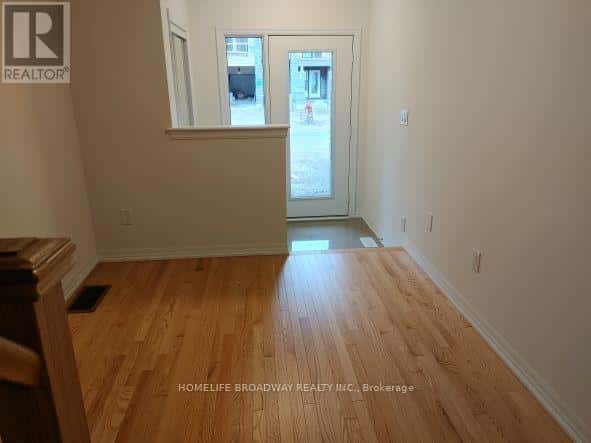 Newmarket (Woodland Hill) — Newmarket (Woodland Hill) - Photo 2 of 12