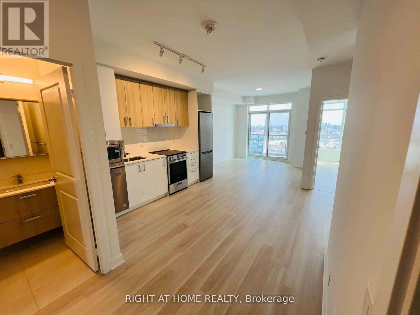 Vaughan (Brownridge) — Vaughan (Brownridge) - Photo 4 of 33