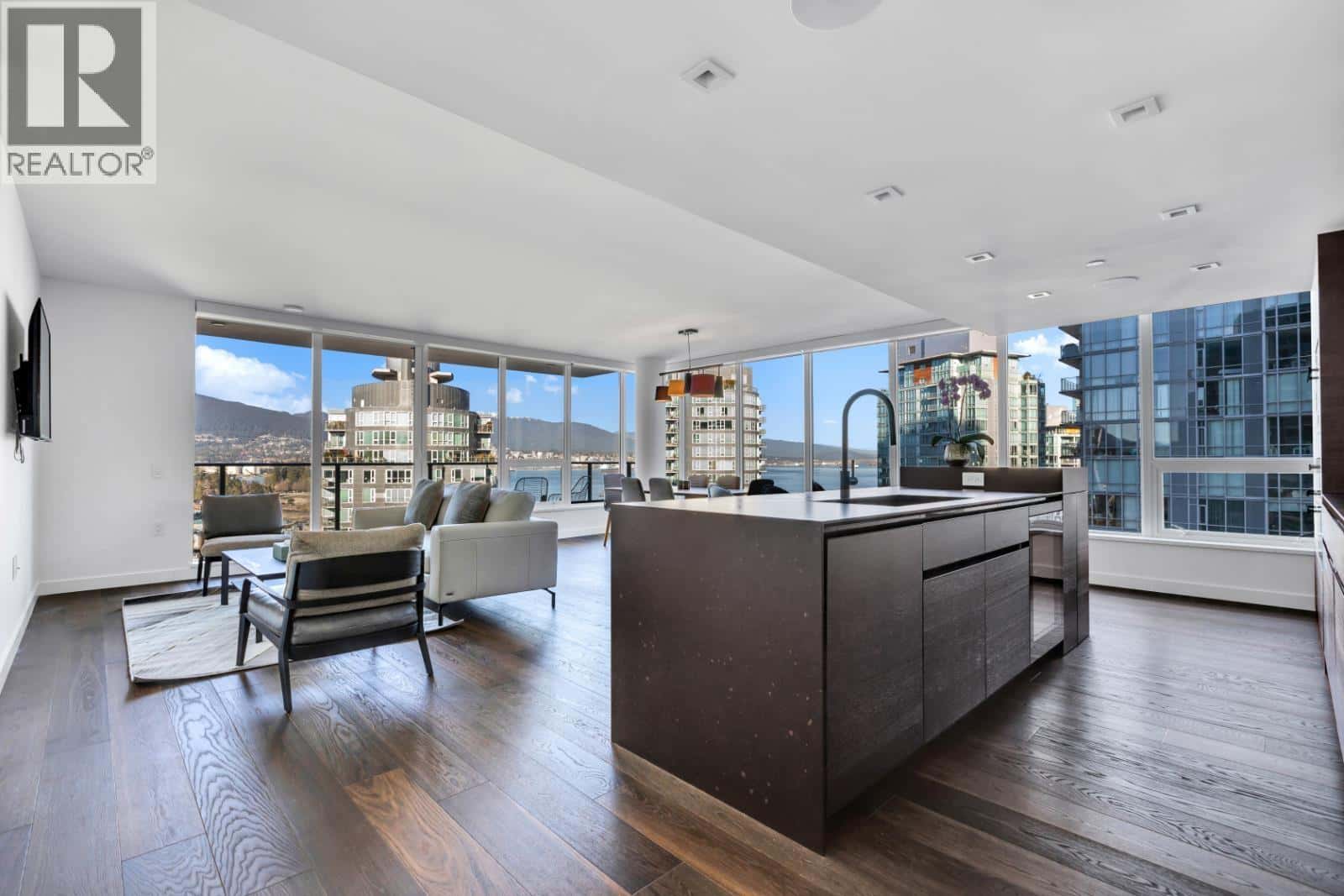 Vancouver — Vancouver - Photo 3 of 20