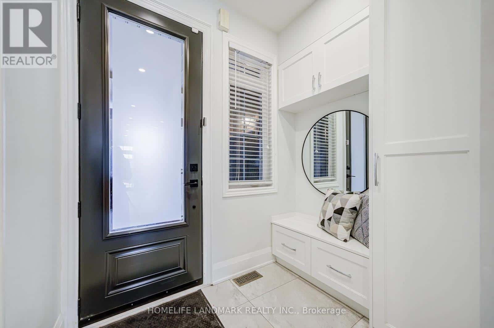 16 GAUGUIN AVENUE — Vaughan (Patterson), Ontario - Photo 2 of 32