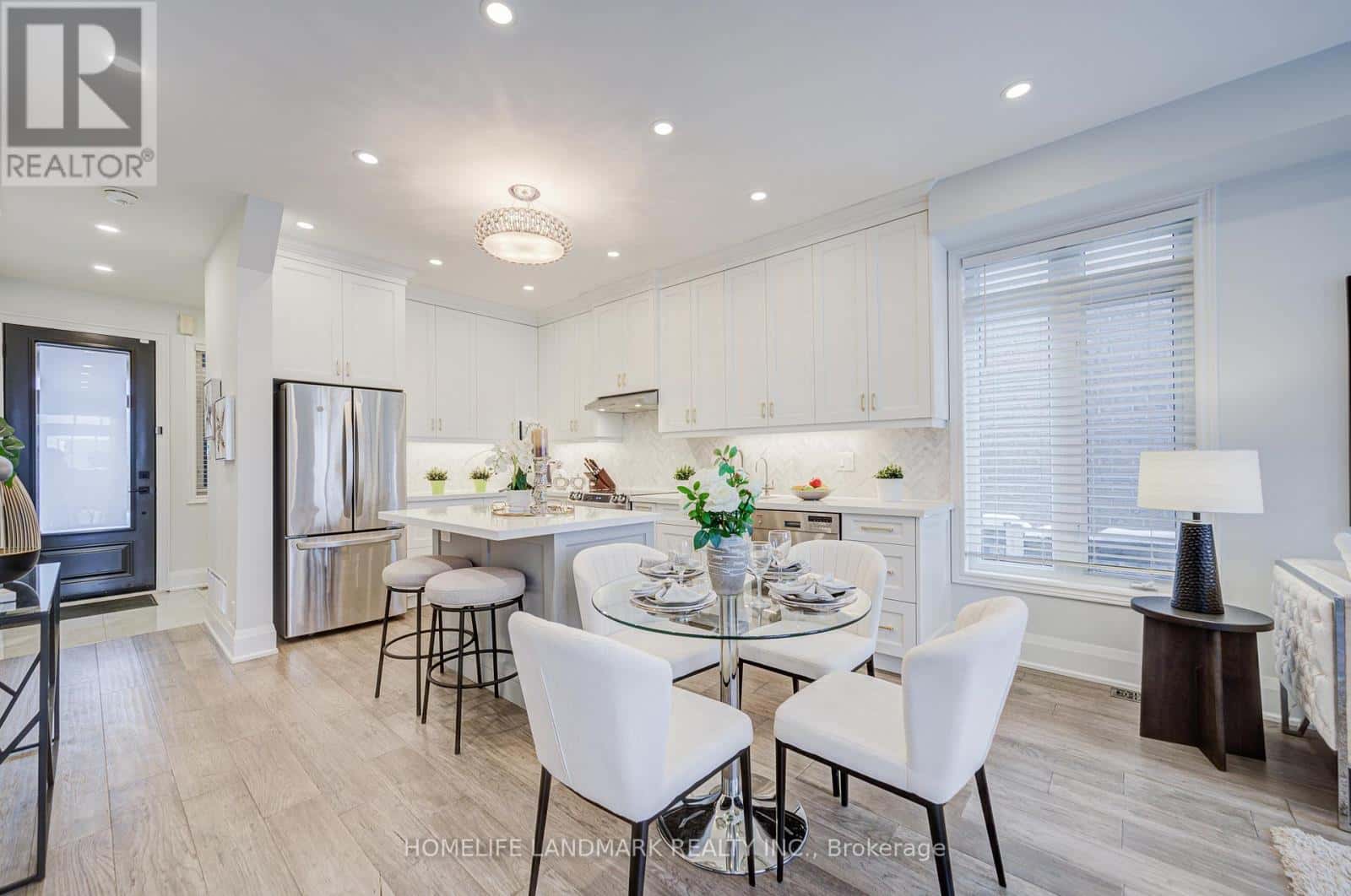 16 GAUGUIN AVENUE — Vaughan (Patterson), Ontario - Photo 5 of 32