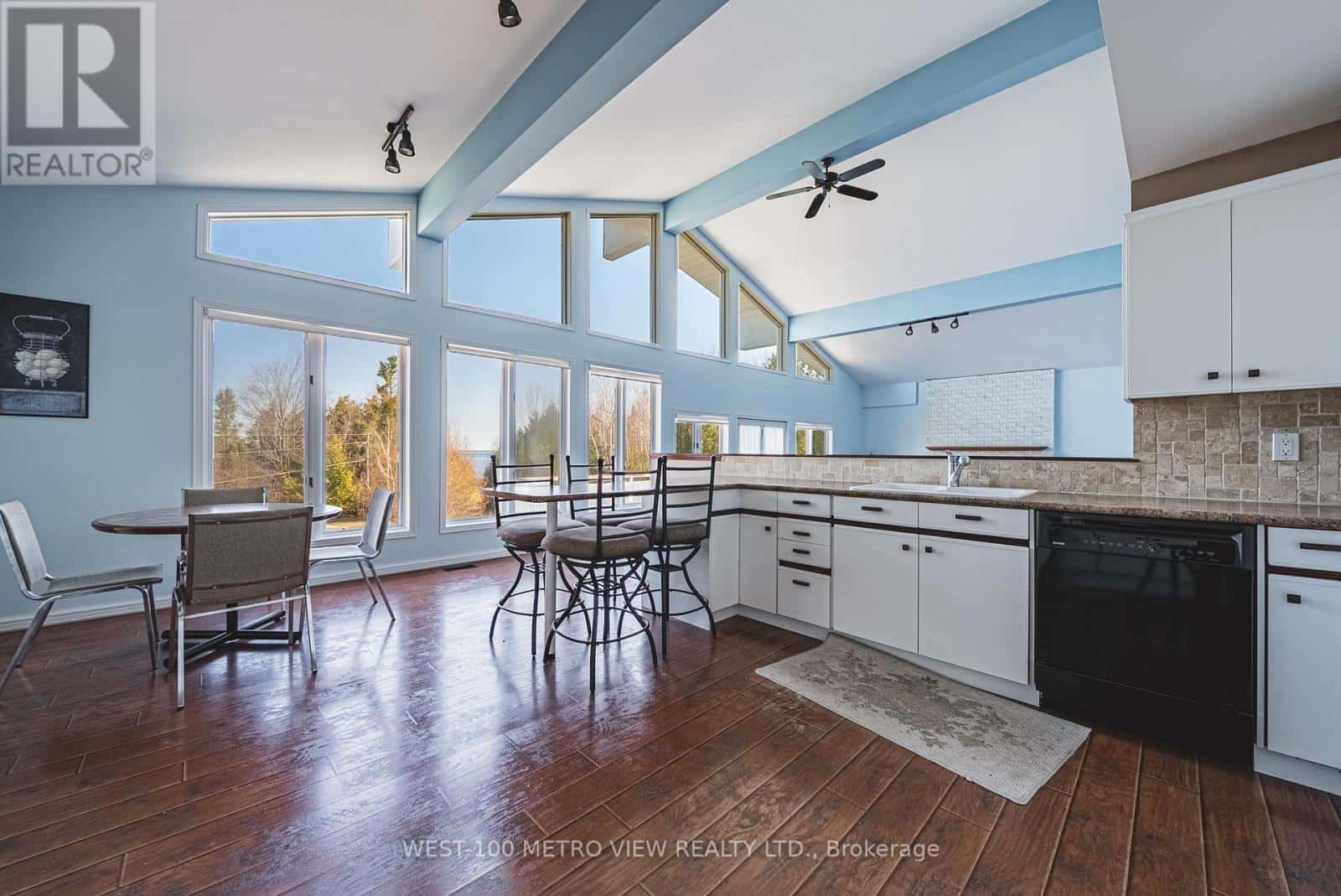 Tiny — Tiny - Photo 5 of 18