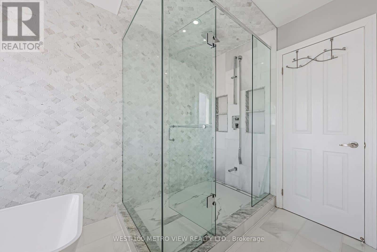 Toronto (Yorkdale-Glen Park) — Toronto (Yorkdale-Glen Park) - Photo 3 of 25