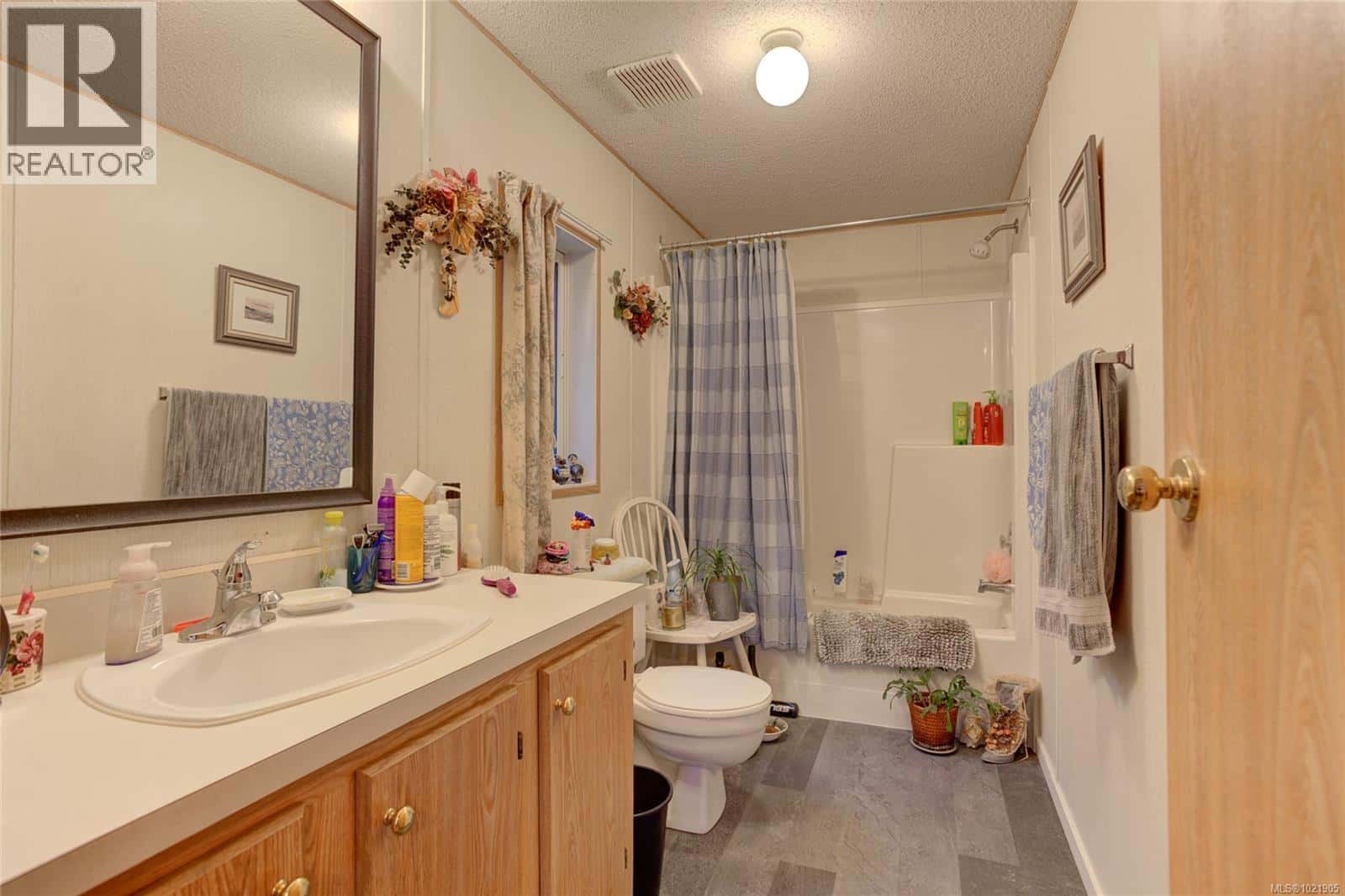 Lake Cowichan — Lake Cowichan - Photo 2 of 71